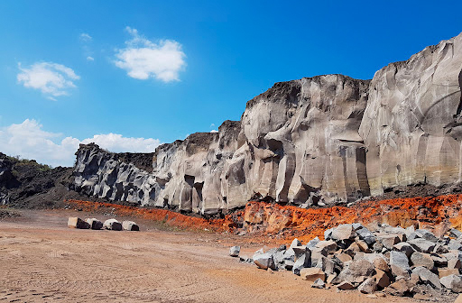 Estrazione e fornitura di pietra lavica dell'Etna 8